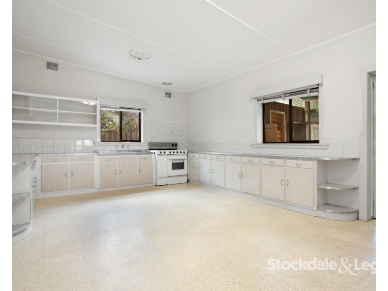 43 Pine Street, Reservoir VIC 3073