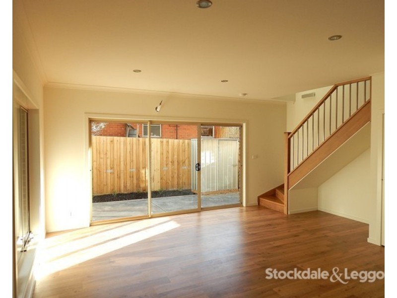 1/44 Boldrewood Parade, Reservoir VIC 3073