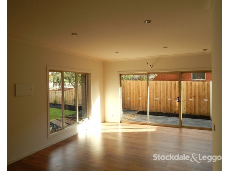 1/44 Boldrewood Parade, Reservoir VIC 3073
