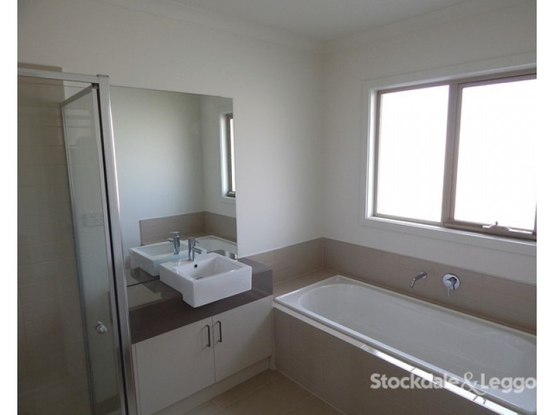 1/44 Boldrewood Parade, Reservoir VIC 3073