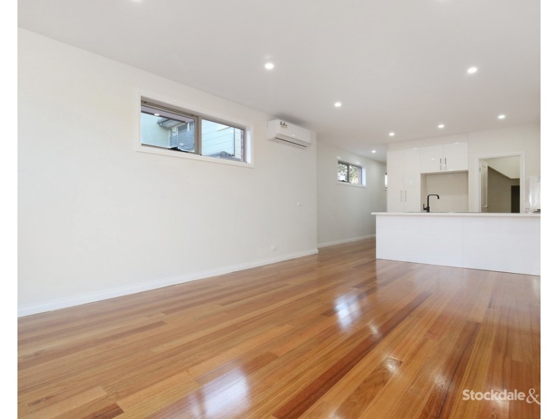 2/103-105 St Vigeons Road, Reservoir VIC 3073