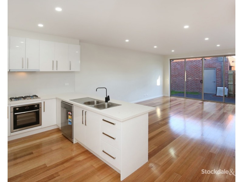 2/103-105 St Vigeons Road, Reservoir VIC 3073