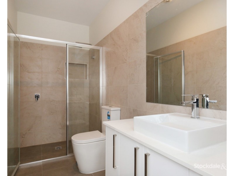 2/103-105 St Vigeons Road, Reservoir VIC 3073