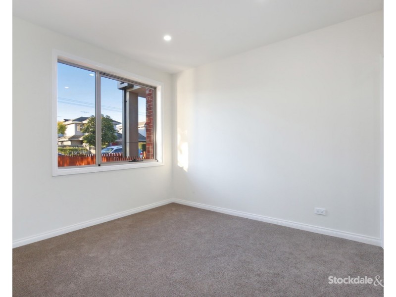 2/103-105 St Vigeons Road, Reservoir VIC 3073