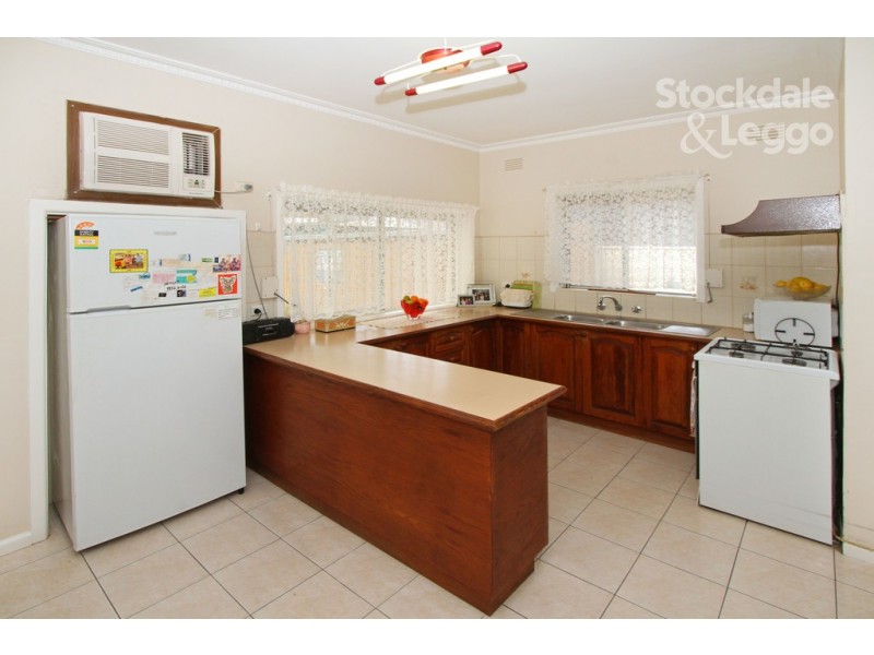 4 Dennis Street, Reservoir VIC 3073