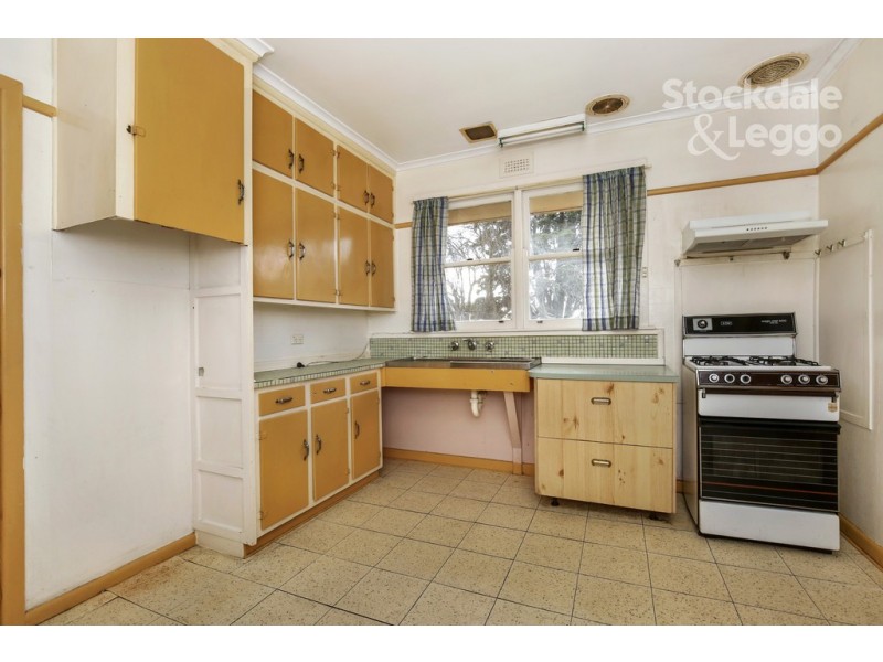 30 Gisborne Crescent, Reservoir VIC 3073