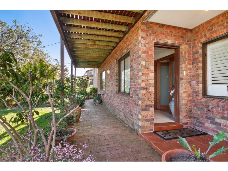 2/24 Parr Avenue, North Curl Curl NSW 2099