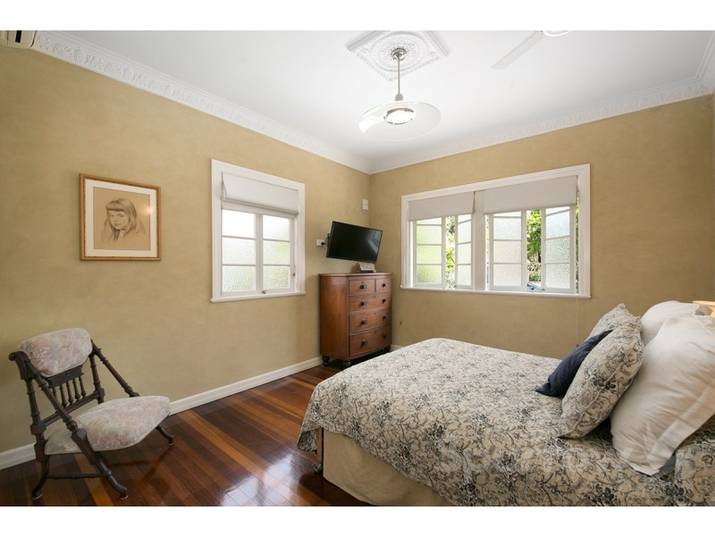 87 Victor Street, Holland Park QLD 4121