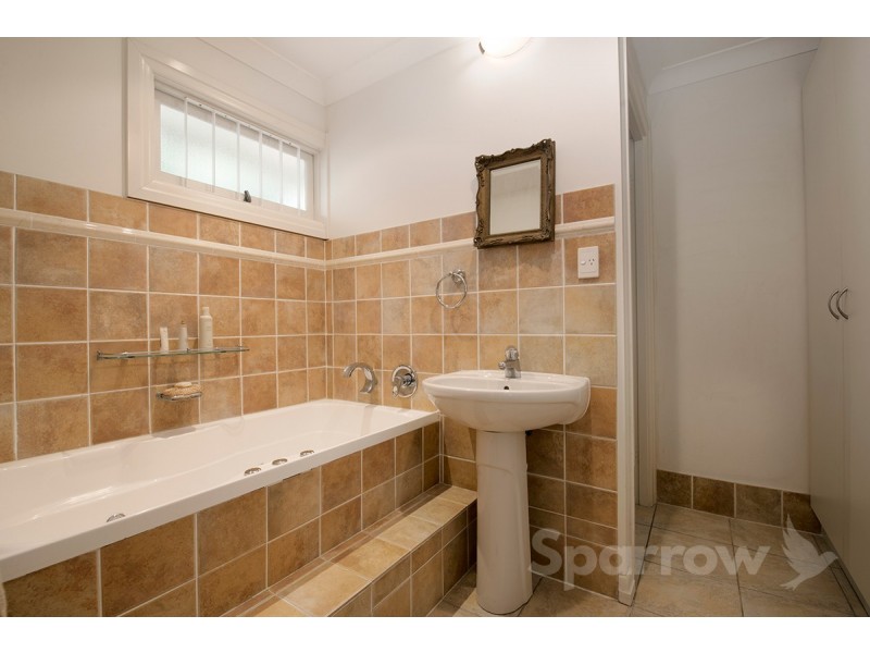 87 Victor Street, Holland Park QLD 4121