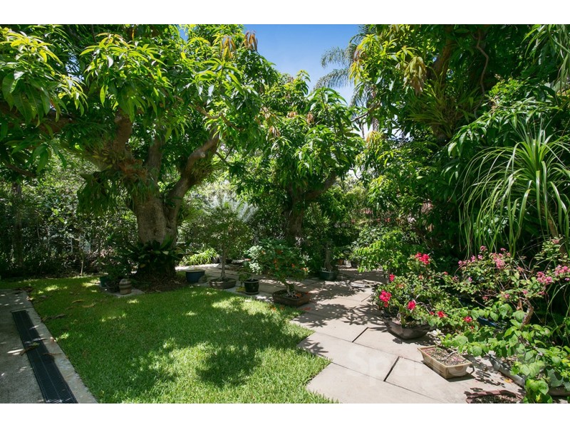 87 Victor Street, Holland Park QLD 4121