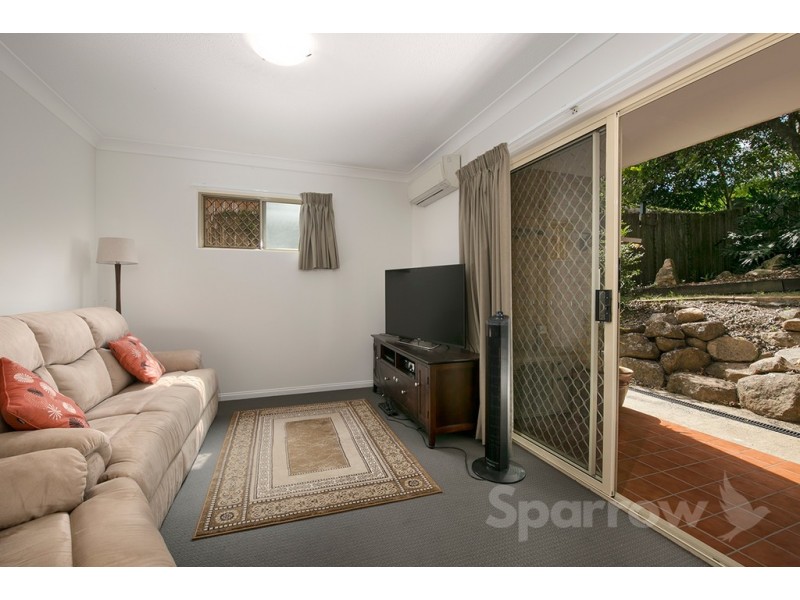 2/31 Victor Street, Holland Park QLD 4121