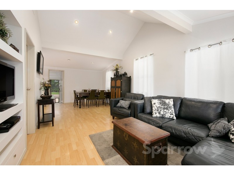 12 Blackwood Road, Manly West QLD 4179