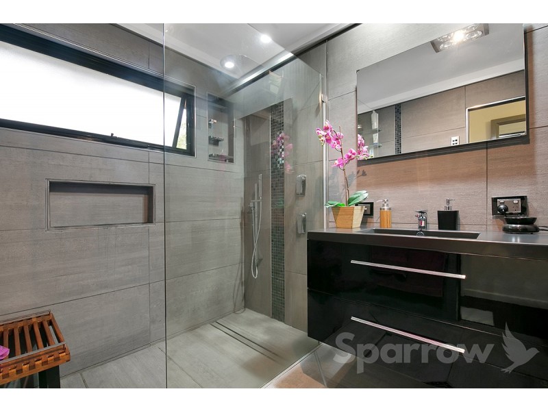 1 Banbury Street, Carina QLD 4152