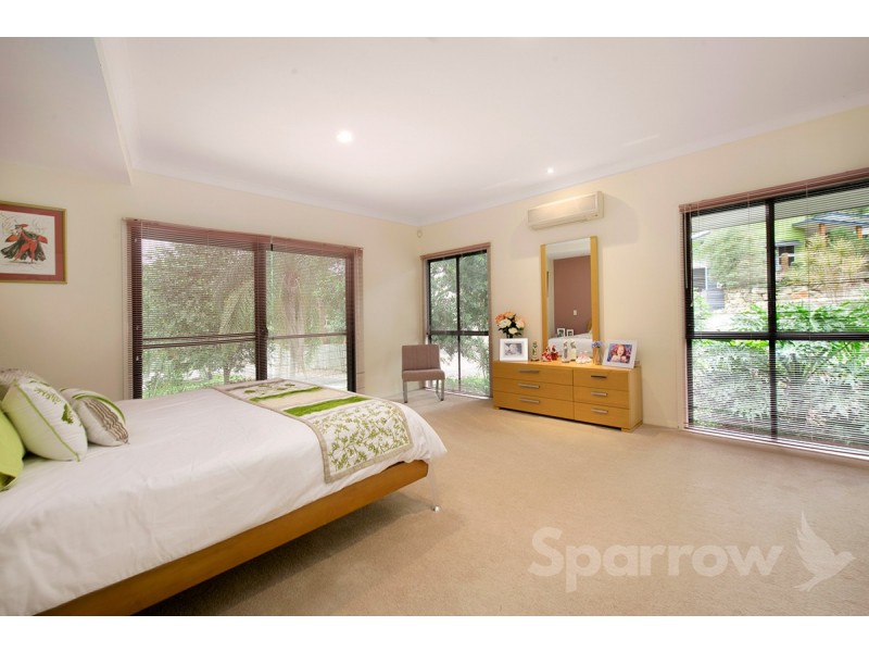 11 Robertson Place, Fig Tree Pocket QLD 4069