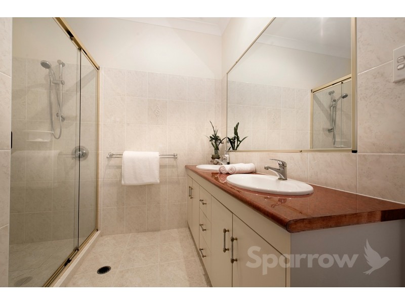 11 Robertson Place, Fig Tree Pocket QLD 4069