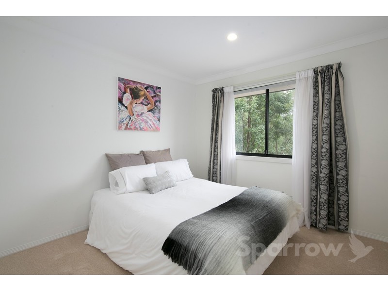 11 Robertson Place, Fig Tree Pocket QLD 4069