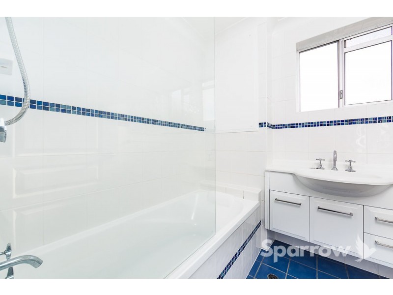 8/76 Kitchener Street, Coorparoo QLD 4151