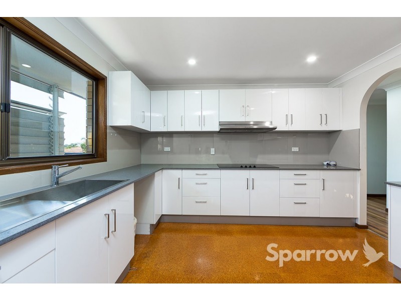 15 Lindisfarne Street, Carindale QLD 4152