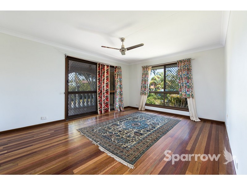 15 Lindisfarne Street, Carindale QLD 4152