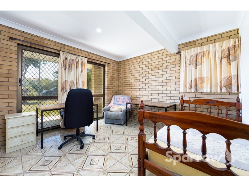 15 Lindisfarne Street, Carindale QLD 4152