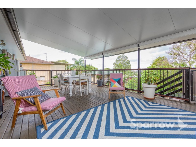 15 Honeysuckle Street, Mansfield QLD 4122