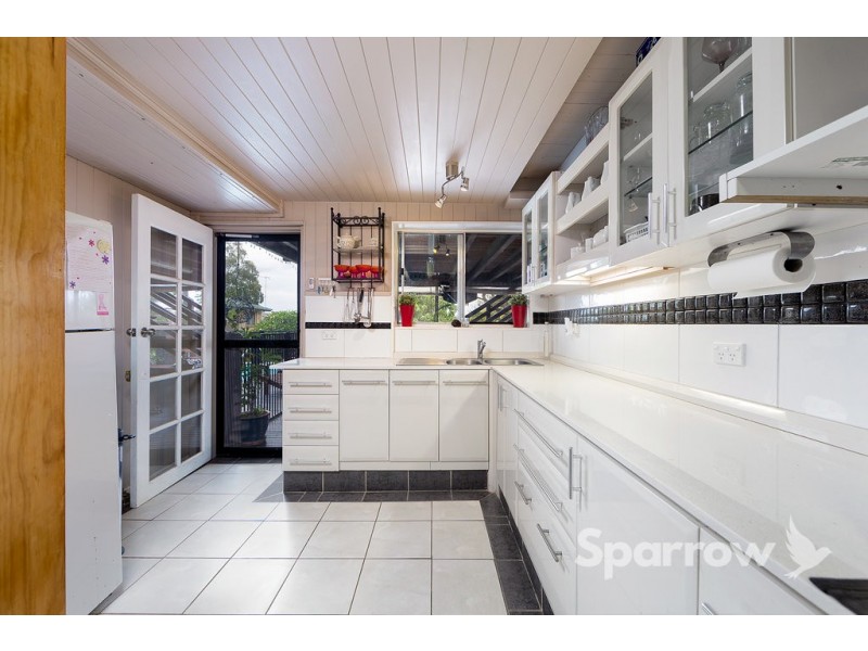 15 Honeysuckle Street, Mansfield QLD 4122
