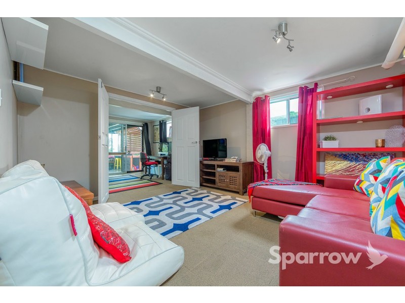 15 Honeysuckle Street, Mansfield QLD 4122