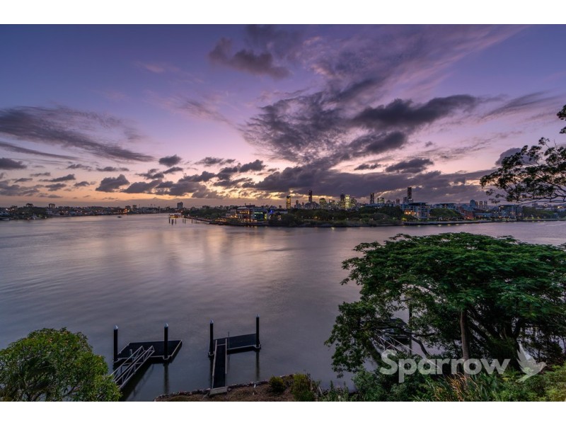 16 Aaron Avenue, Hawthorne QLD 4171