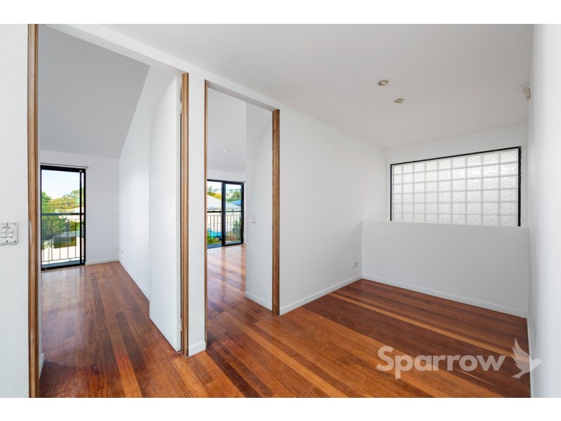 16 Aaron Avenue, Hawthorne QLD 4171