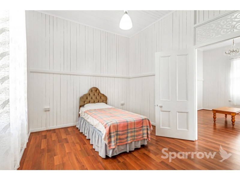 18 Nairn Street, Milton QLD 4064