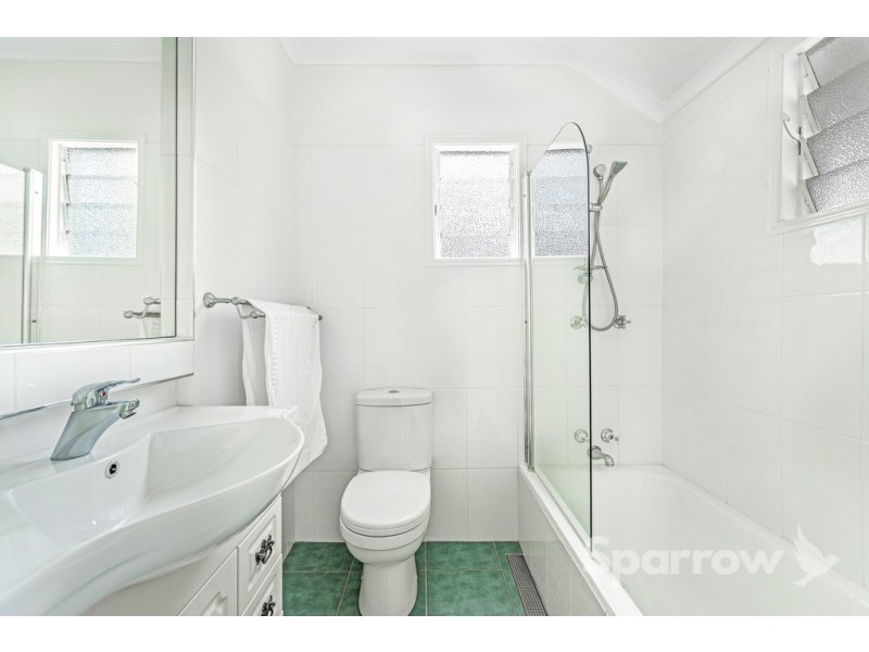 18 Nairn Street, Milton QLD 4064