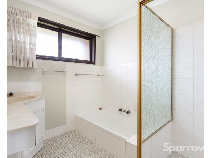 65 Meadowlands Road, Carindale QLD 4152