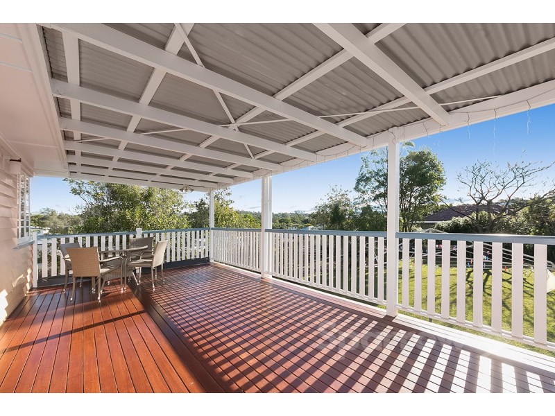 39 Waratah Avenue, Holland Park West QLD 4121