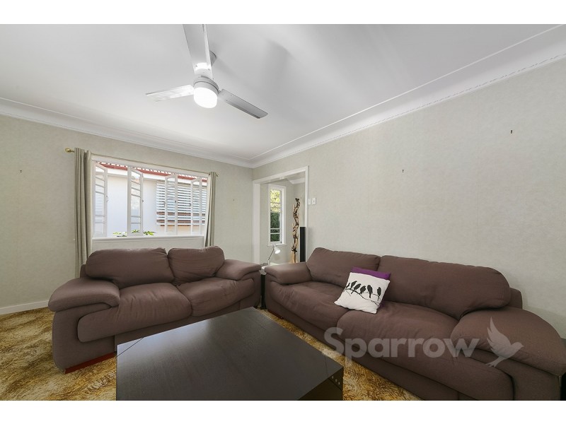 39 Waratah Avenue, Holland Park West QLD 4121