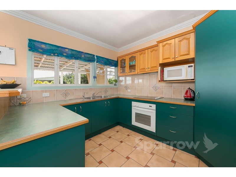 39 Waratah Avenue, Holland Park West QLD 4121