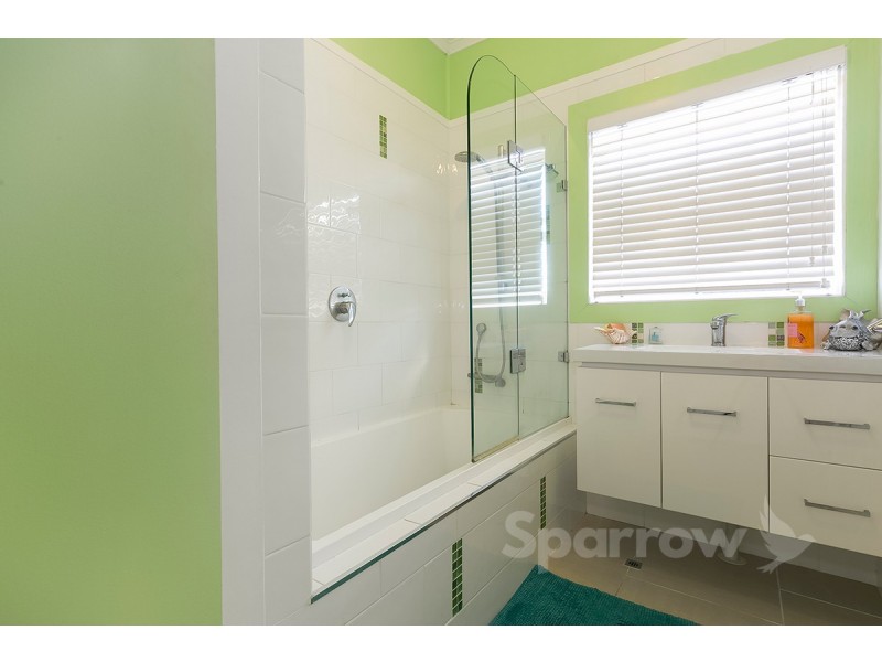 39 Waratah Avenue, Holland Park West QLD 4121