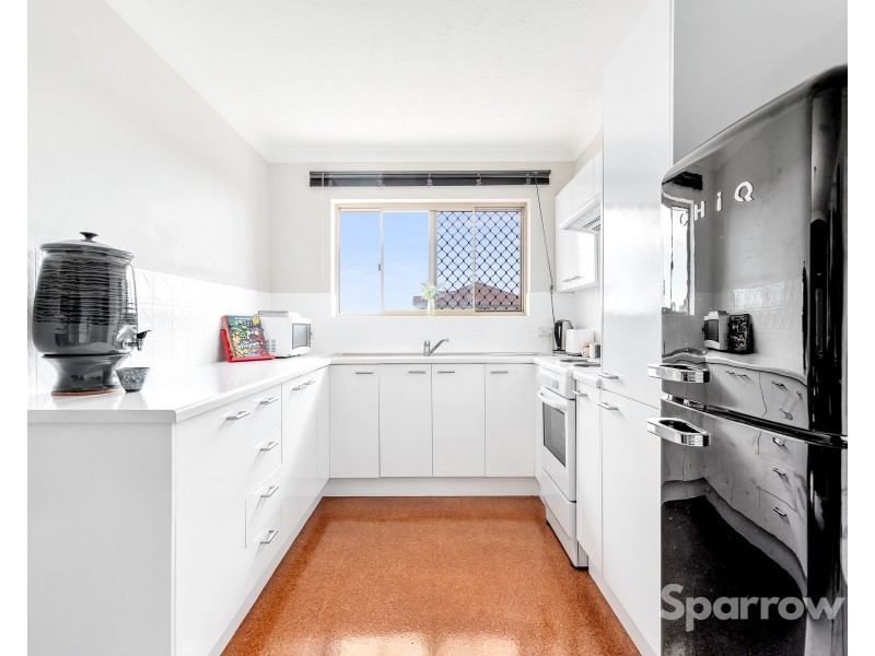 2/11 Sankey Street, Carina QLD 4152