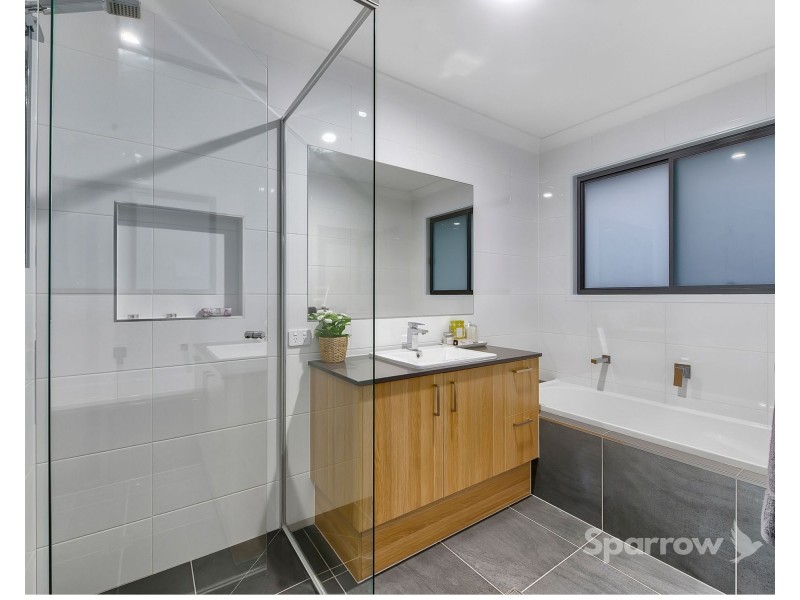 10 Keats Street, Cannon Hill QLD 4170