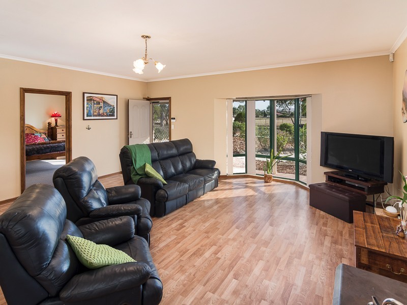 21 Cemetery Road, Callington SA 5254