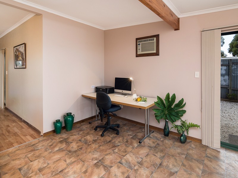 21 Cemetery Road, Callington SA 5254