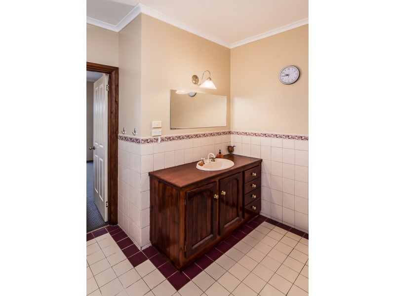 21 Cemetery Road, Callington SA 5254