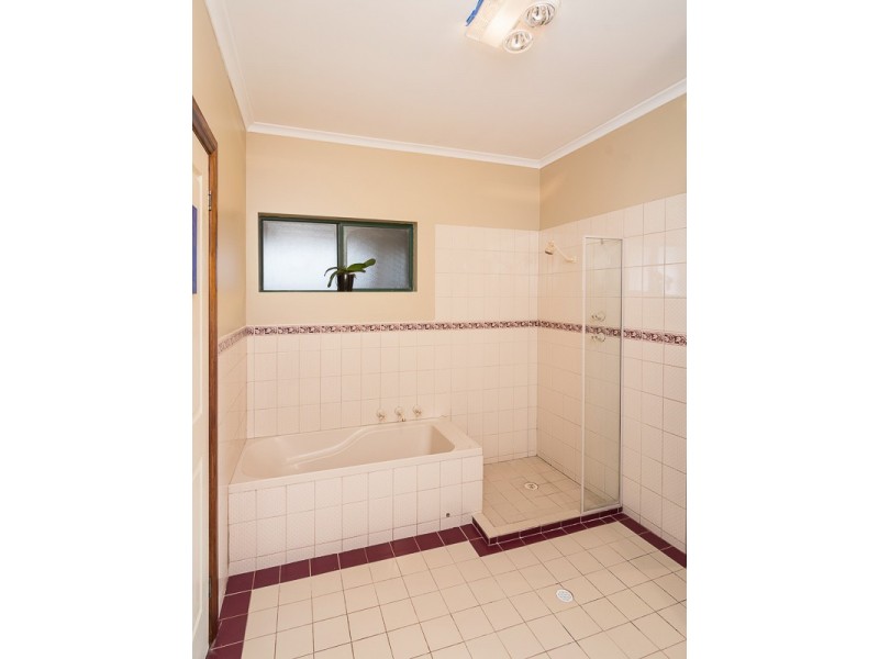 21 Cemetery Road, Callington SA 5254