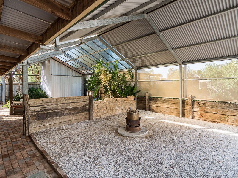 21 Cemetery Road, Callington SA 5254
