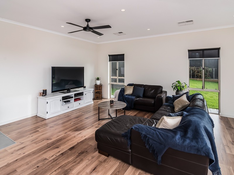 10 Cleland Street, Mount Barker SA 5251