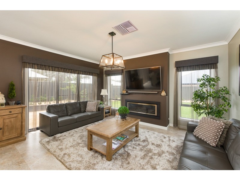 18 Red Gum Crescent, Mount Barker SA 5251