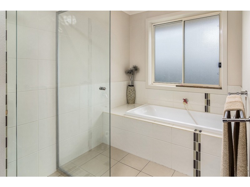 35 Douglas Drive, Mount Barker SA 5251