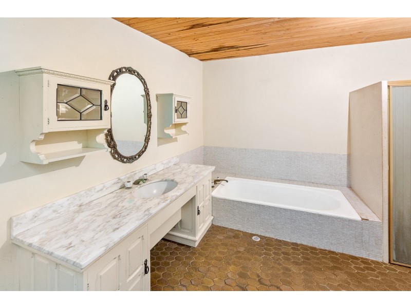 15 Mi Mi Road, Mylor SA 5153