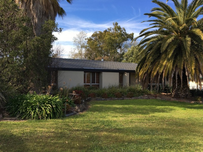 27 Victoria Road, Mount Barker SA 5251