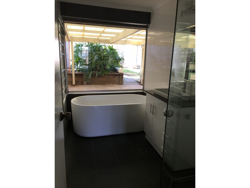 27 Victoria Road, Mount Barker SA 5251