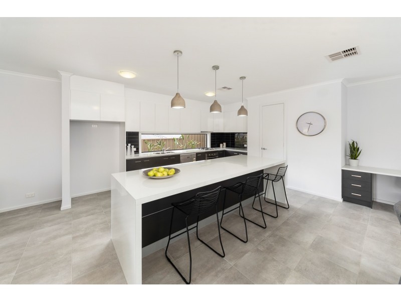 9 Lucerne Crescent, Mount Barker SA 5251
